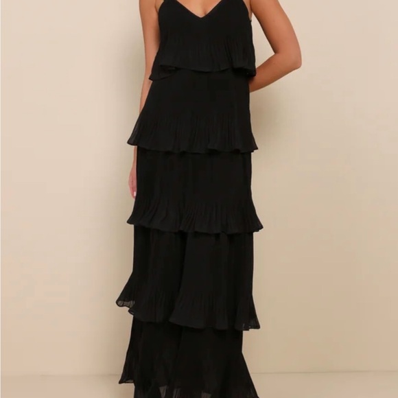 Elegant Nature Black Pleated Sleeveless Tiered Maxi Dress - Picture 3 of 6